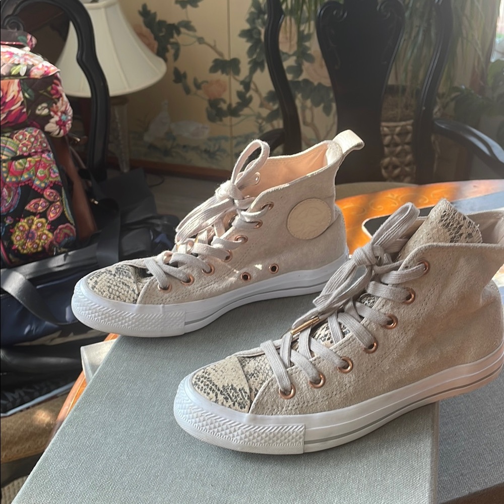 Converse All Stars Chuck Taylor Cream and Tan High-Top Sneakers Size  6